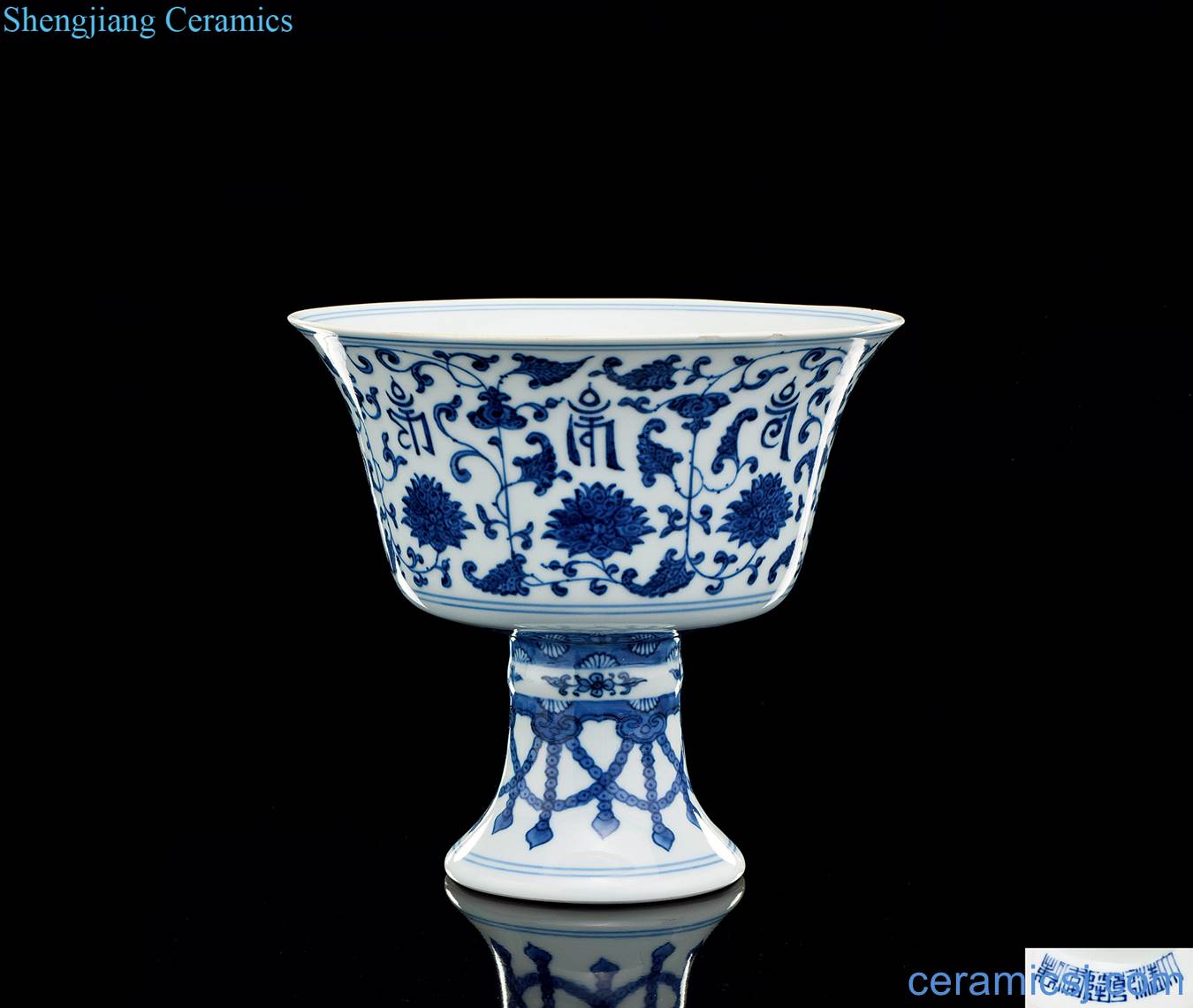 Qing qianlong Blue and white lotus flower grain Sanskrit footed cup