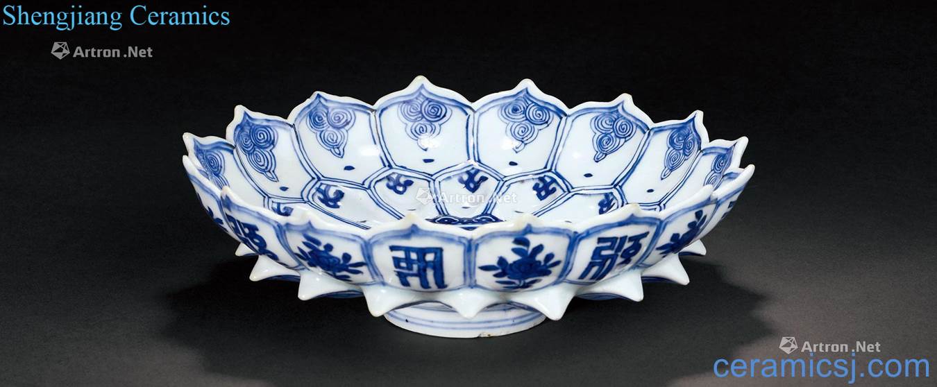 Ming wanli Blue and white Sanskrit lotus-shaped plate