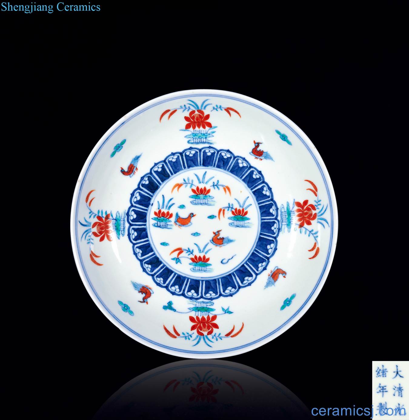 Qing guangxu bucket color lotus pond yuanyang plate