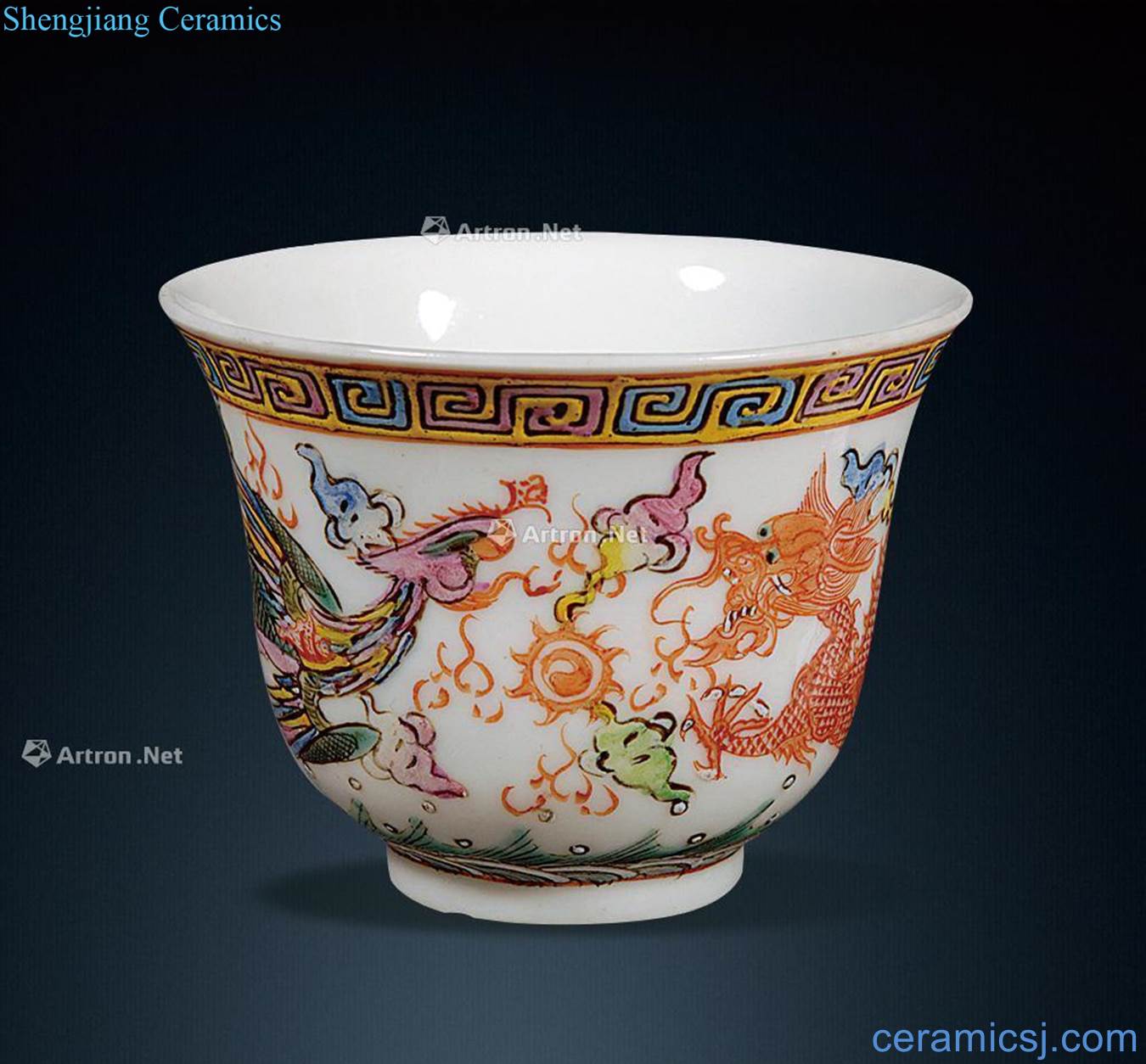 Qing dynasty pastel seawater longfeng grain cup