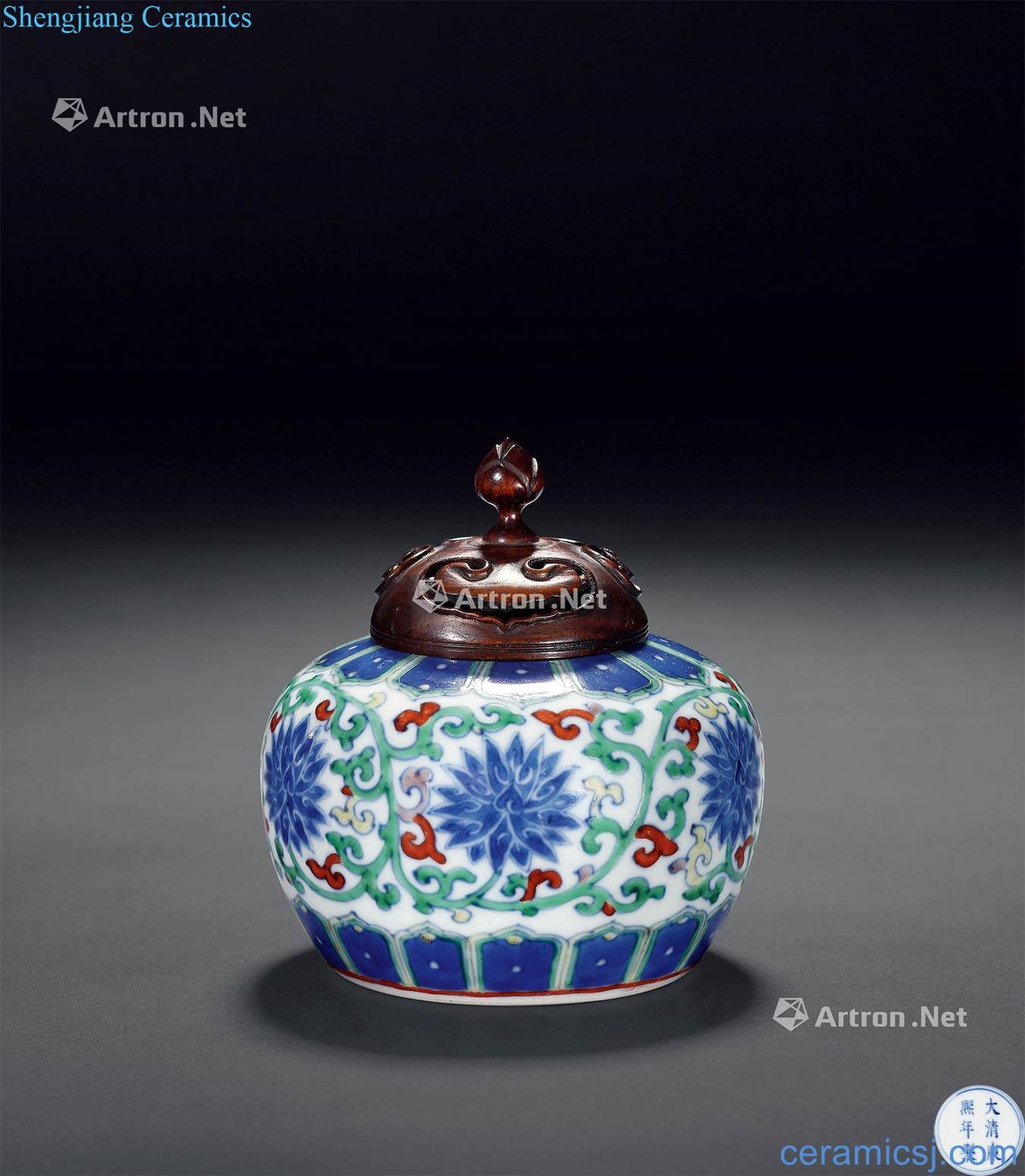 The qing emperor kangxi bucket color lotus flower grain canister