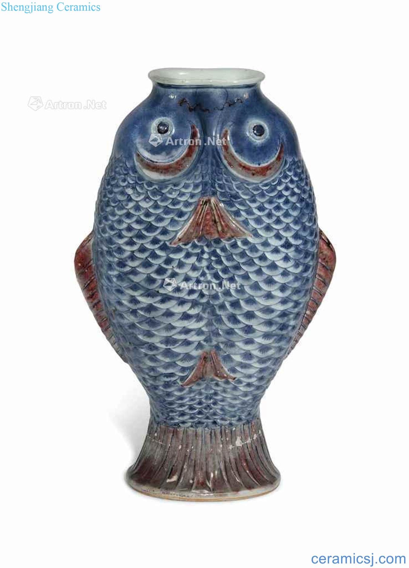 In the 18th century qing Blue and white youligong Pisces shaped bottle