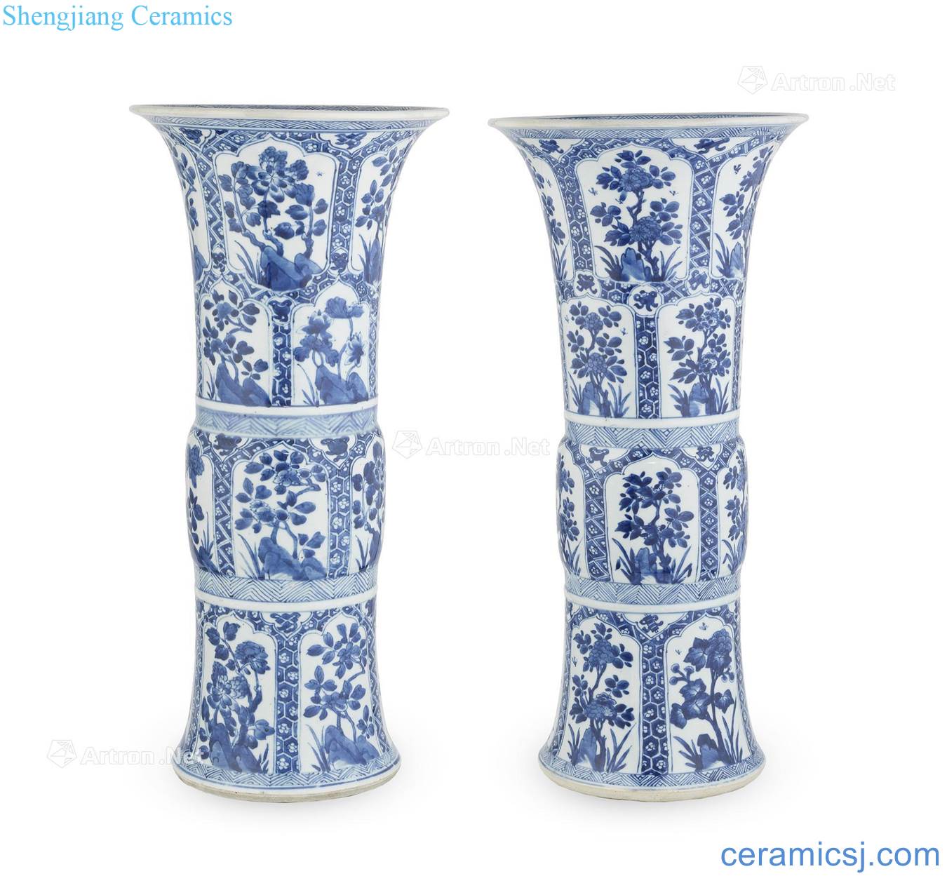 The qing emperor kangxi Blue and white medallion figure flower vase with a pair of flowers
