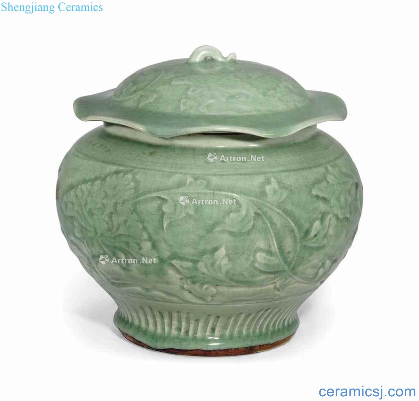 Yuan/Ming the fourteenth century Longquan green glaze lines cover pot flowers