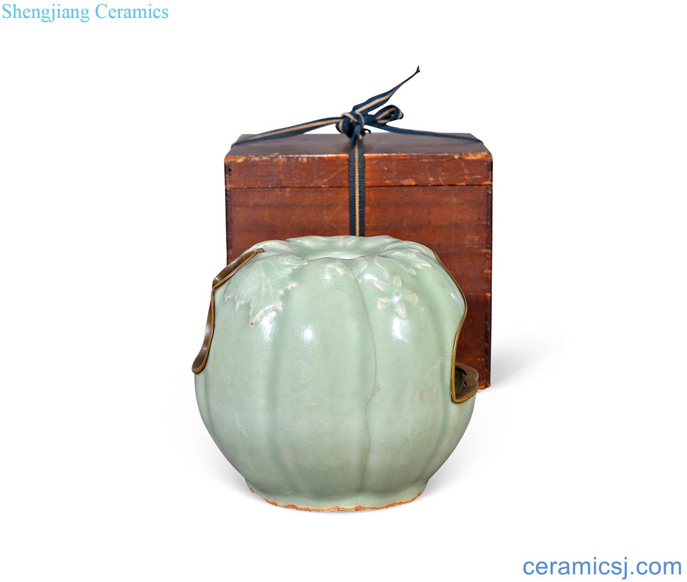 Ming Longquan celadon melon shape flower receptacle