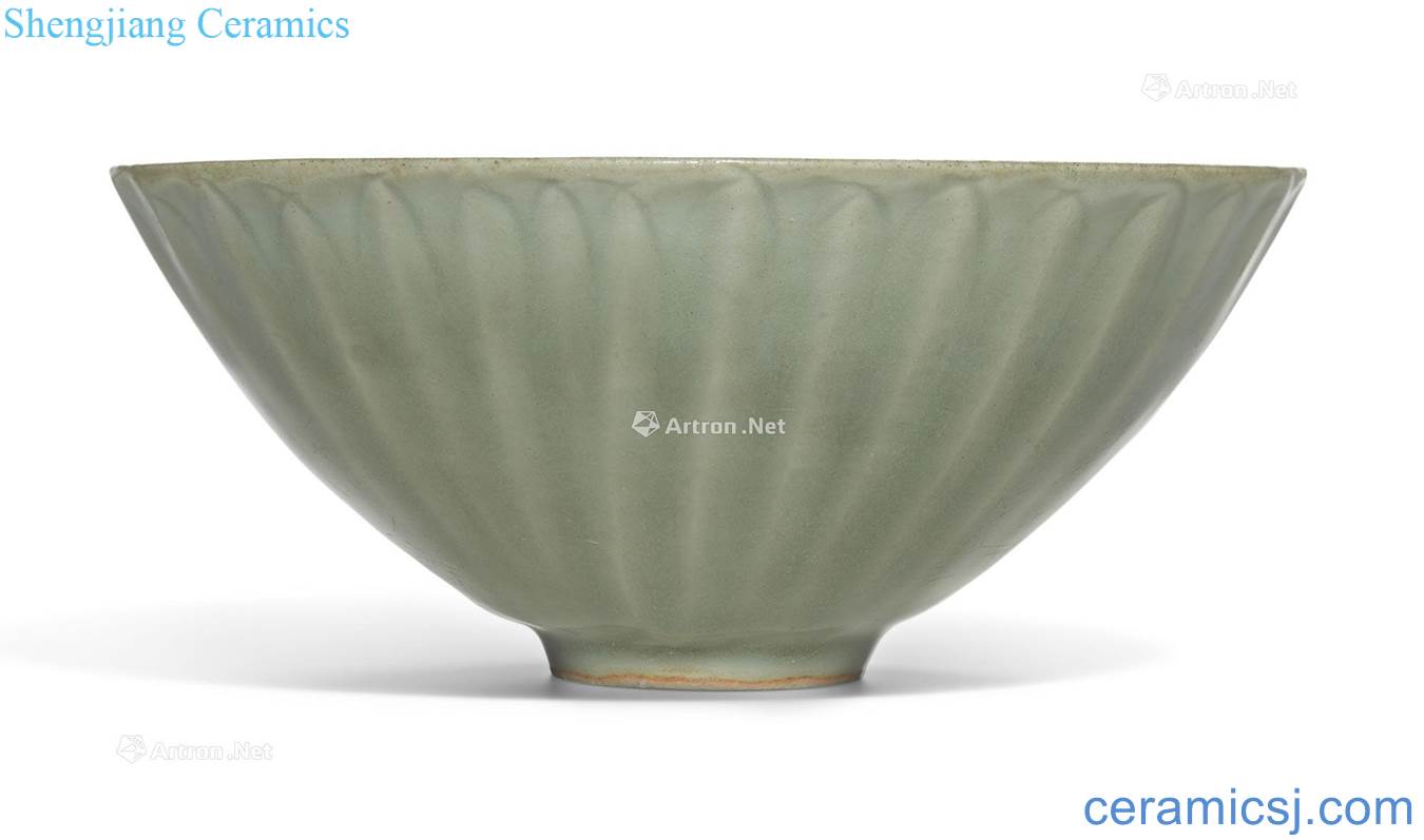 The song dynasty Longquan celadon green glaze lotus-shaped 盌 lines