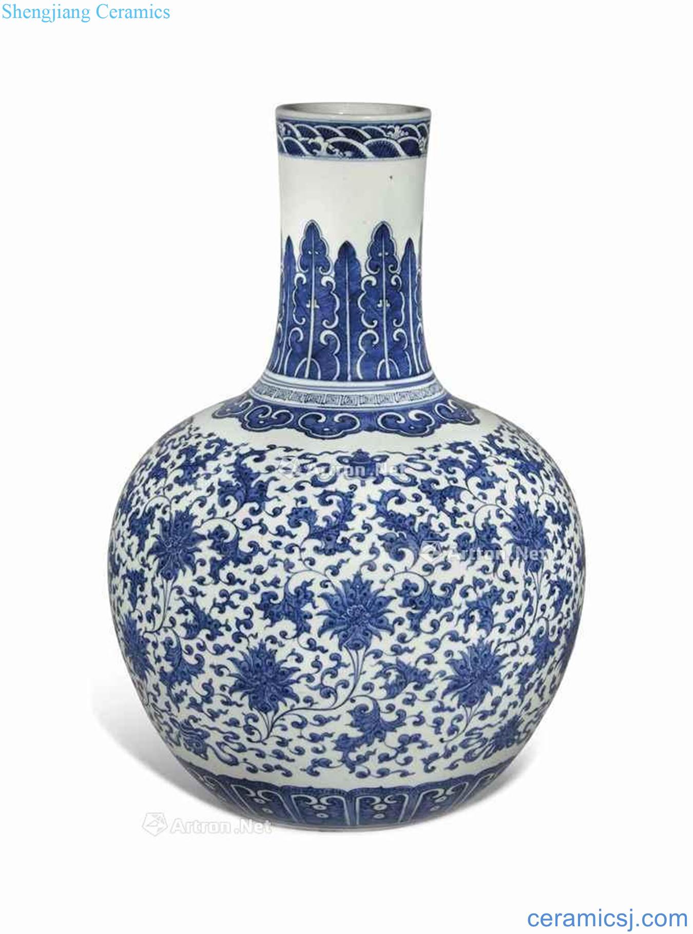 Qing dynasty in the 19th century Blue and white lotus flower pattern tree