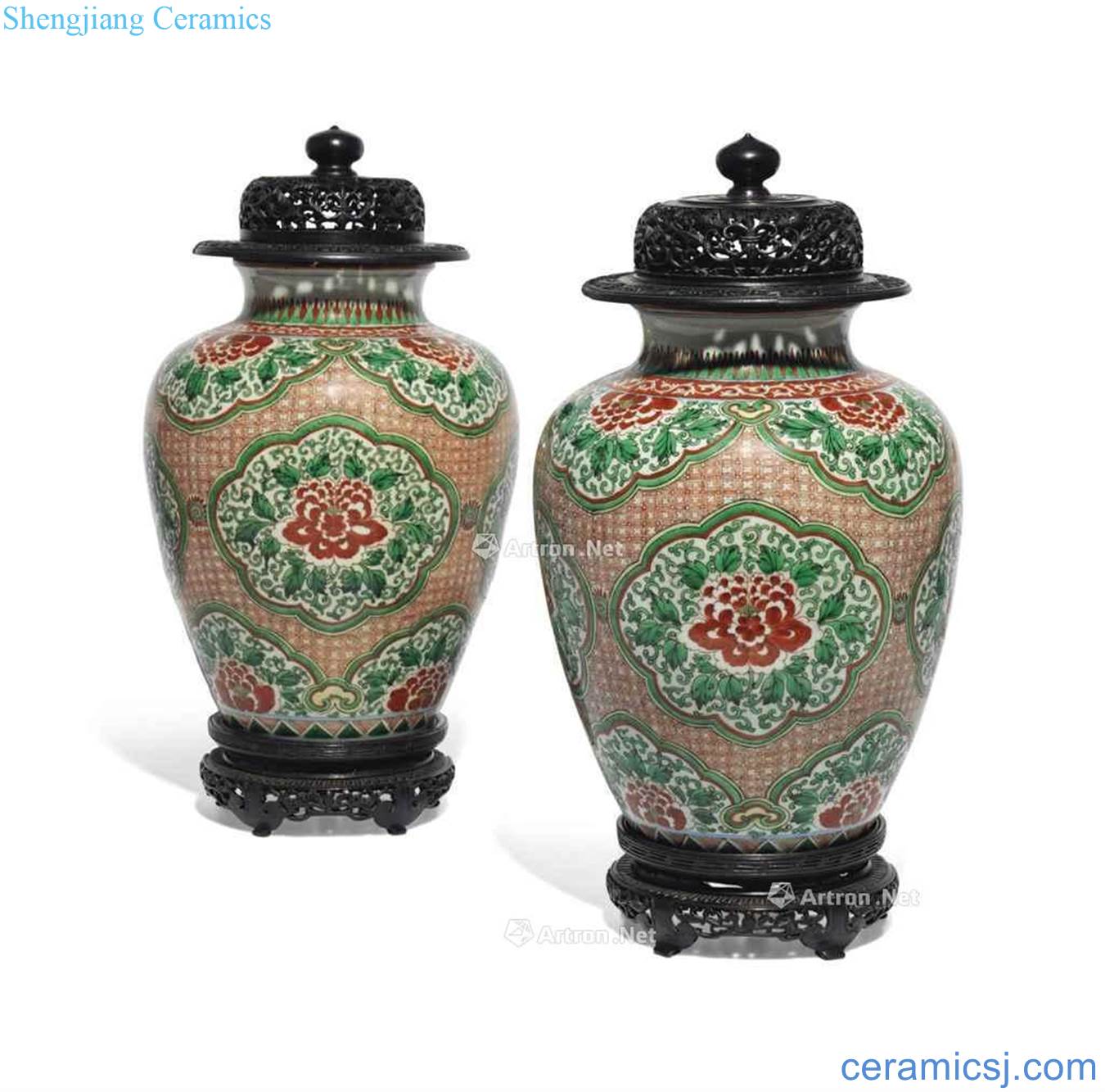 The late Ming dynasty Colorful flowers grain tank (a)