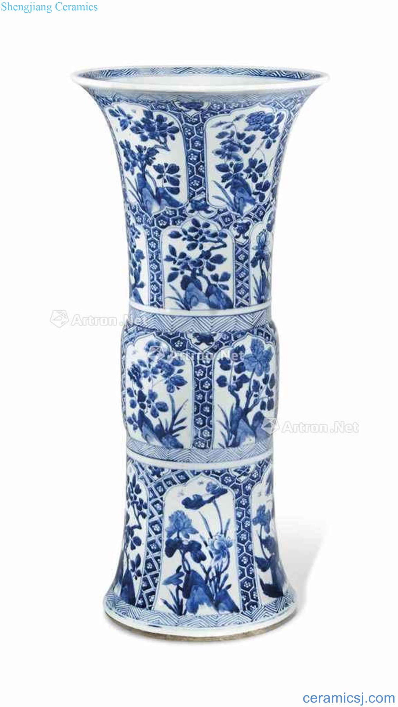 The qing emperor kangxi Blue and white flower grain bottle