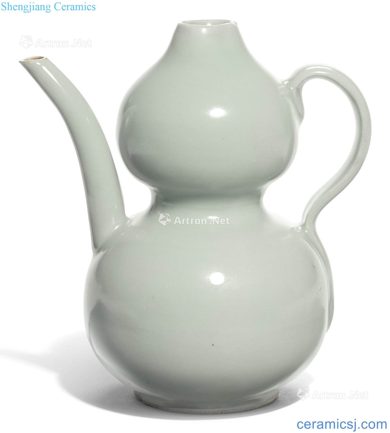 The song dynasty Longquan celadon glaze hoist type ewer