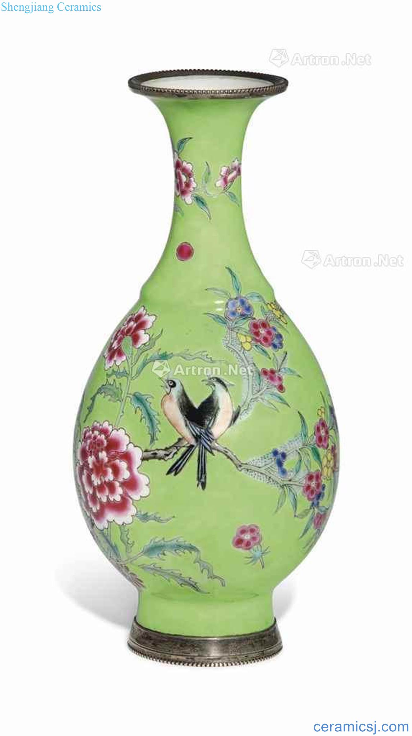 Qing qianlong figure olive bottle green powder enamel