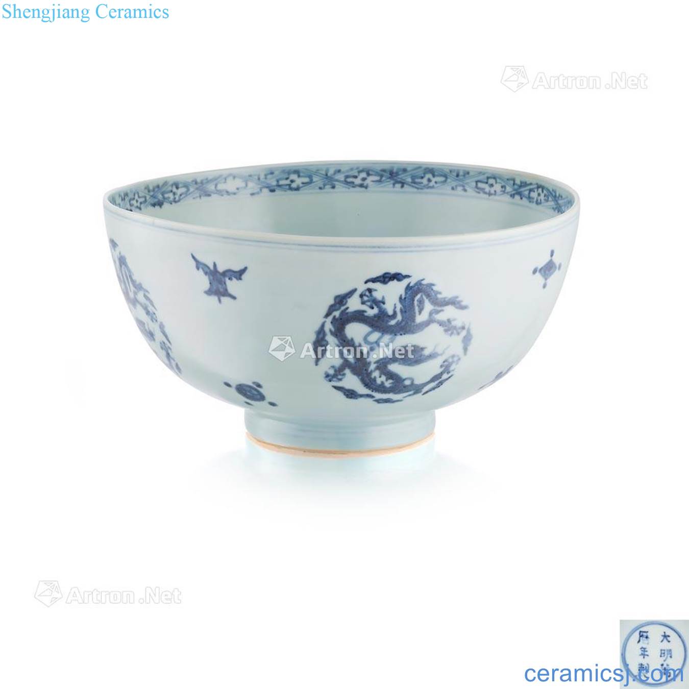 WANLI MARK AND POSSIBLY OF THE PERIOD LARGE BLUE AND WHITE 'DRAGON' to use