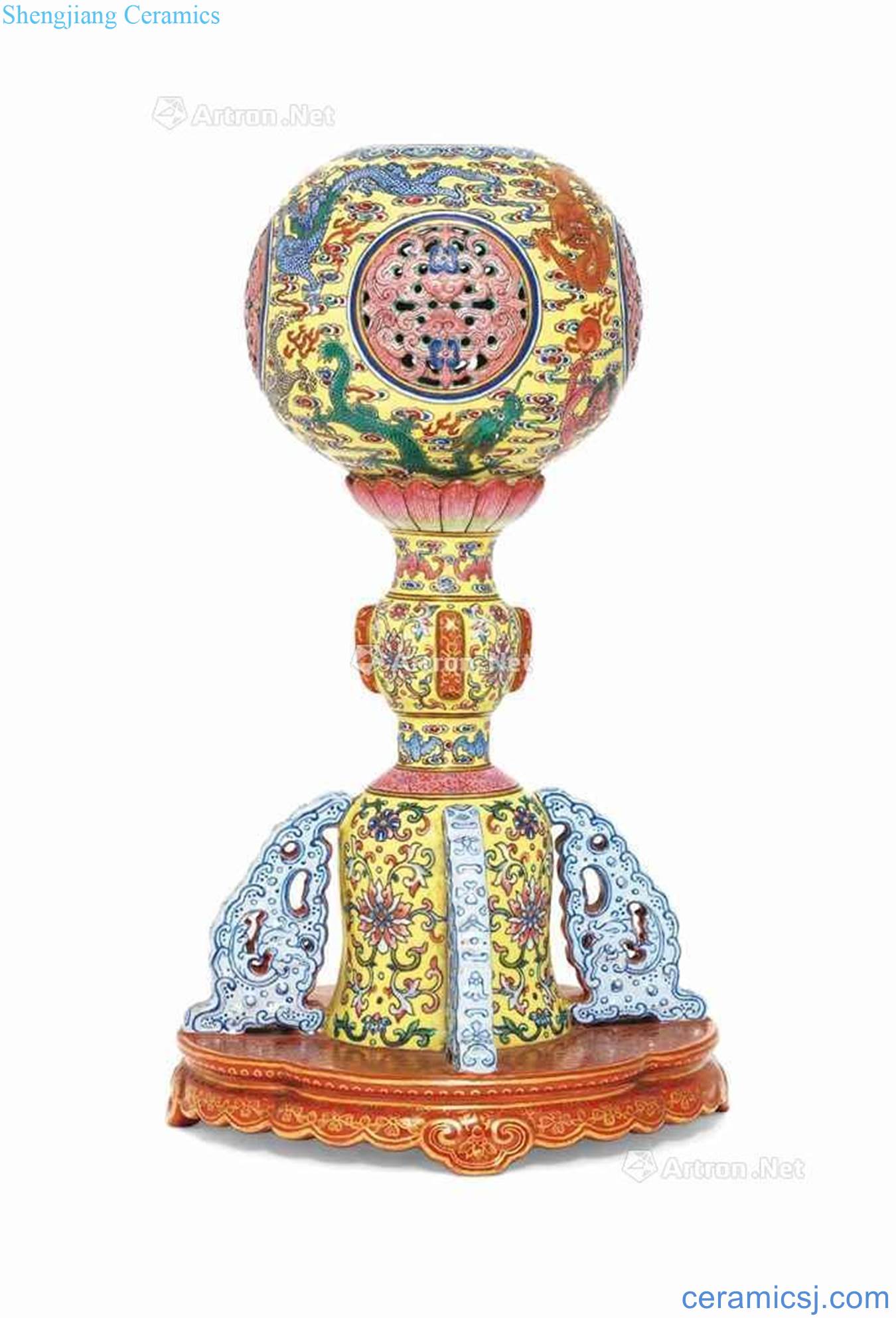 AN IMPERIAL 1821 ~ 1850 AND VERY RARE YELLOW - GROUND FAMILLE ROSE 'NINE DRAGONS' HAT STAND