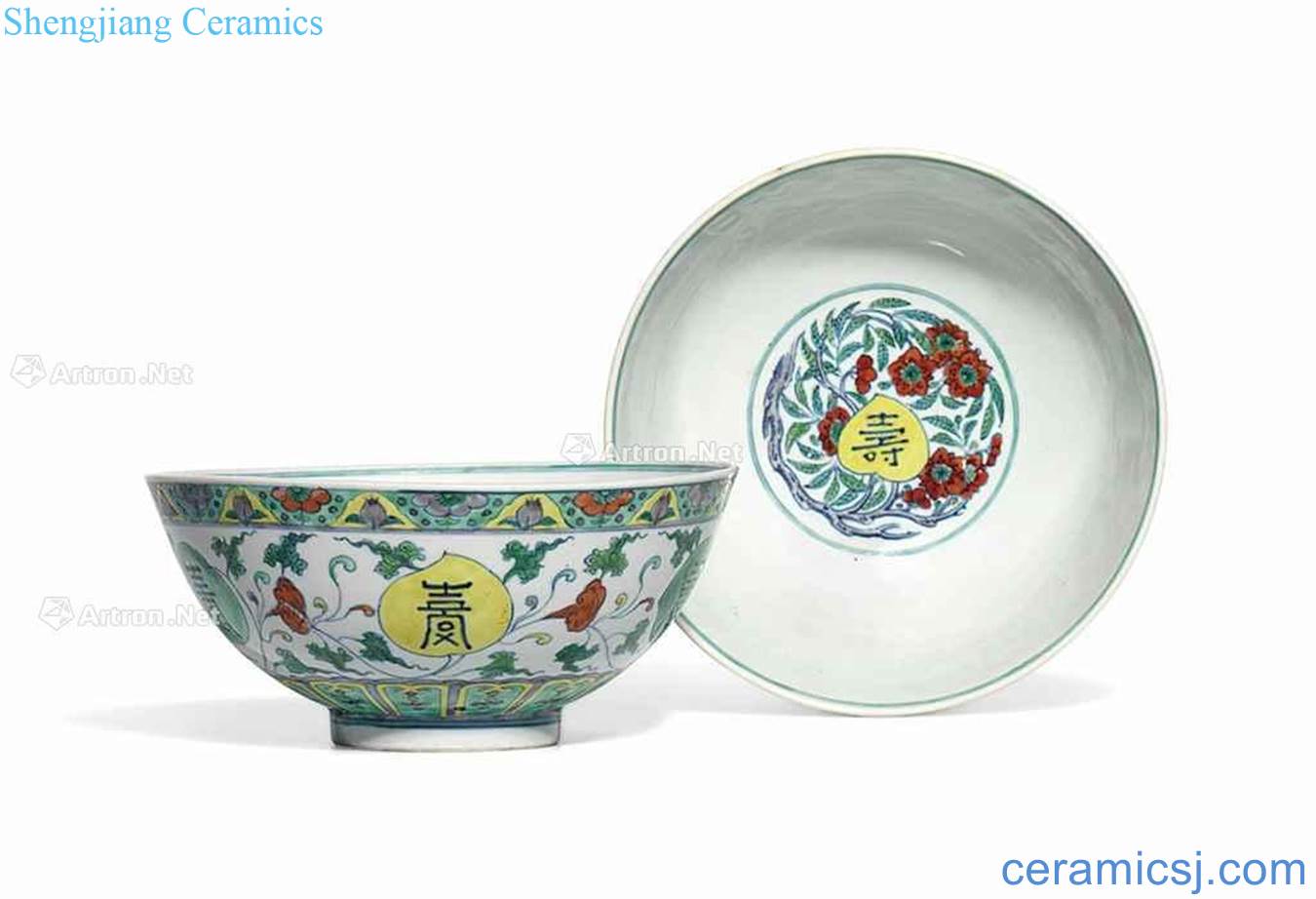 A PAIR OF 1662 ~ 1722 DOUCAI 'PEACH' BOWLS