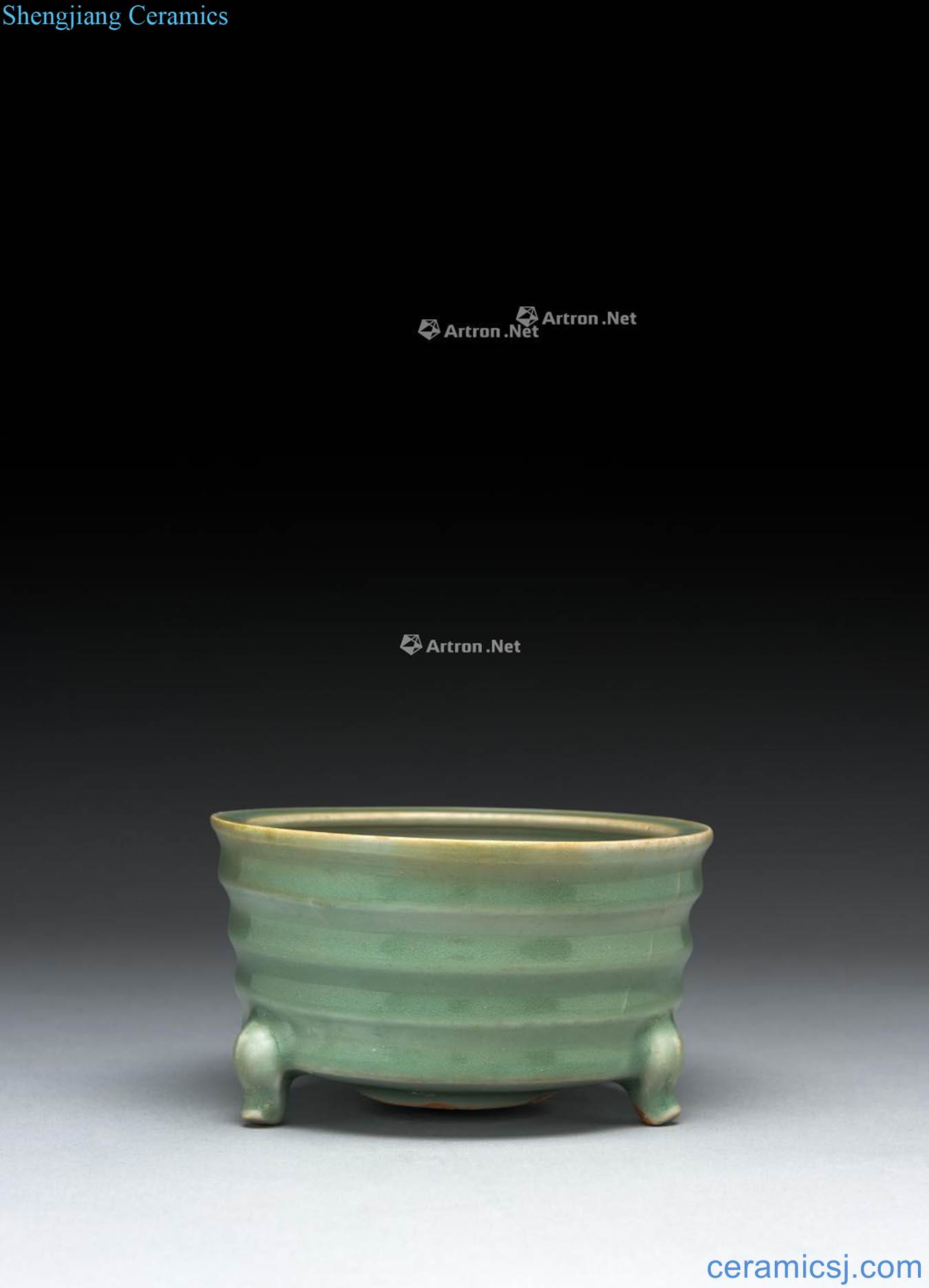 And the early yuan dynasty The 13th to the 14th century Longquan celadon furnace with three legs