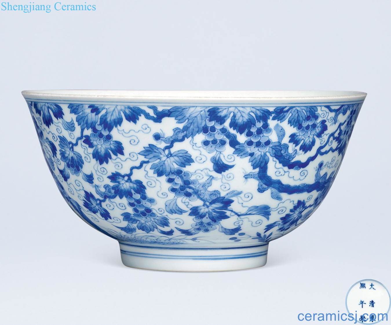 The qing emperor kangxi porcelain squirrel grape grain big bowl
