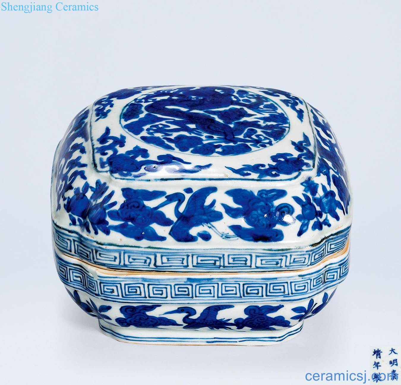 Ming jiajing Blue and white dragon square box
