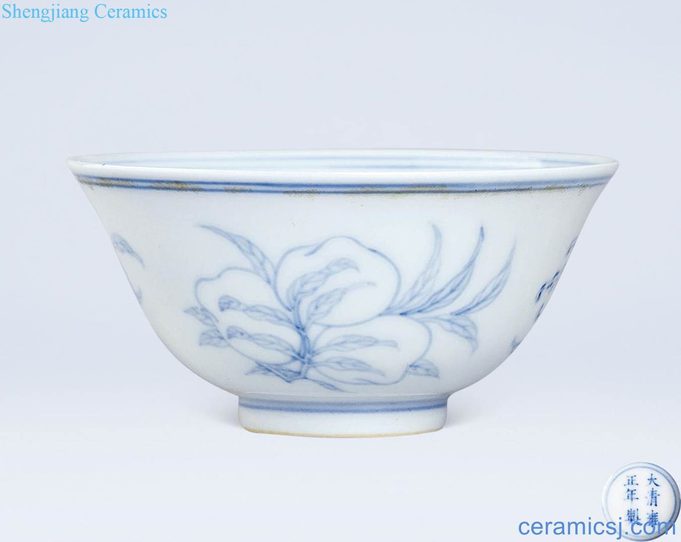 Qing yongzheng blue-and-white sanduo grain cup