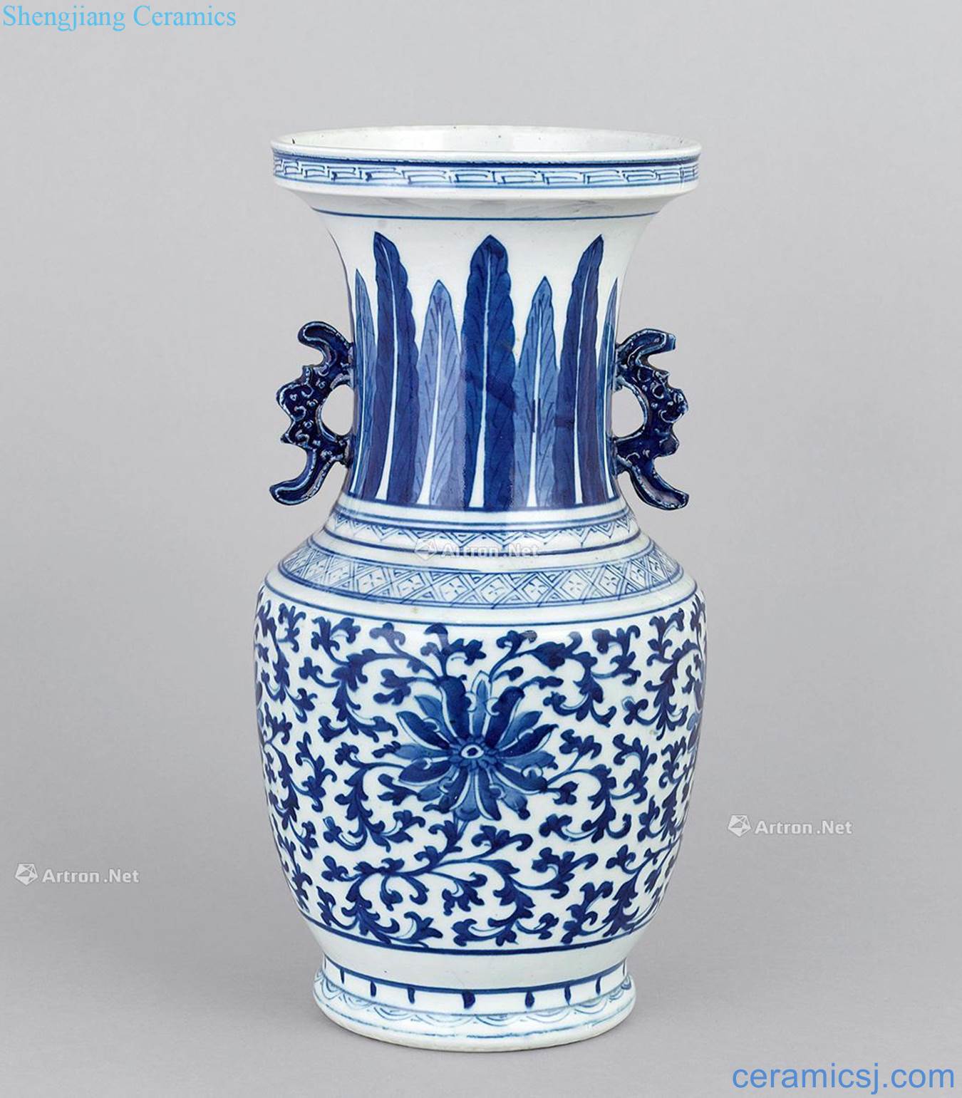 Mid qing With the blue and white flowers