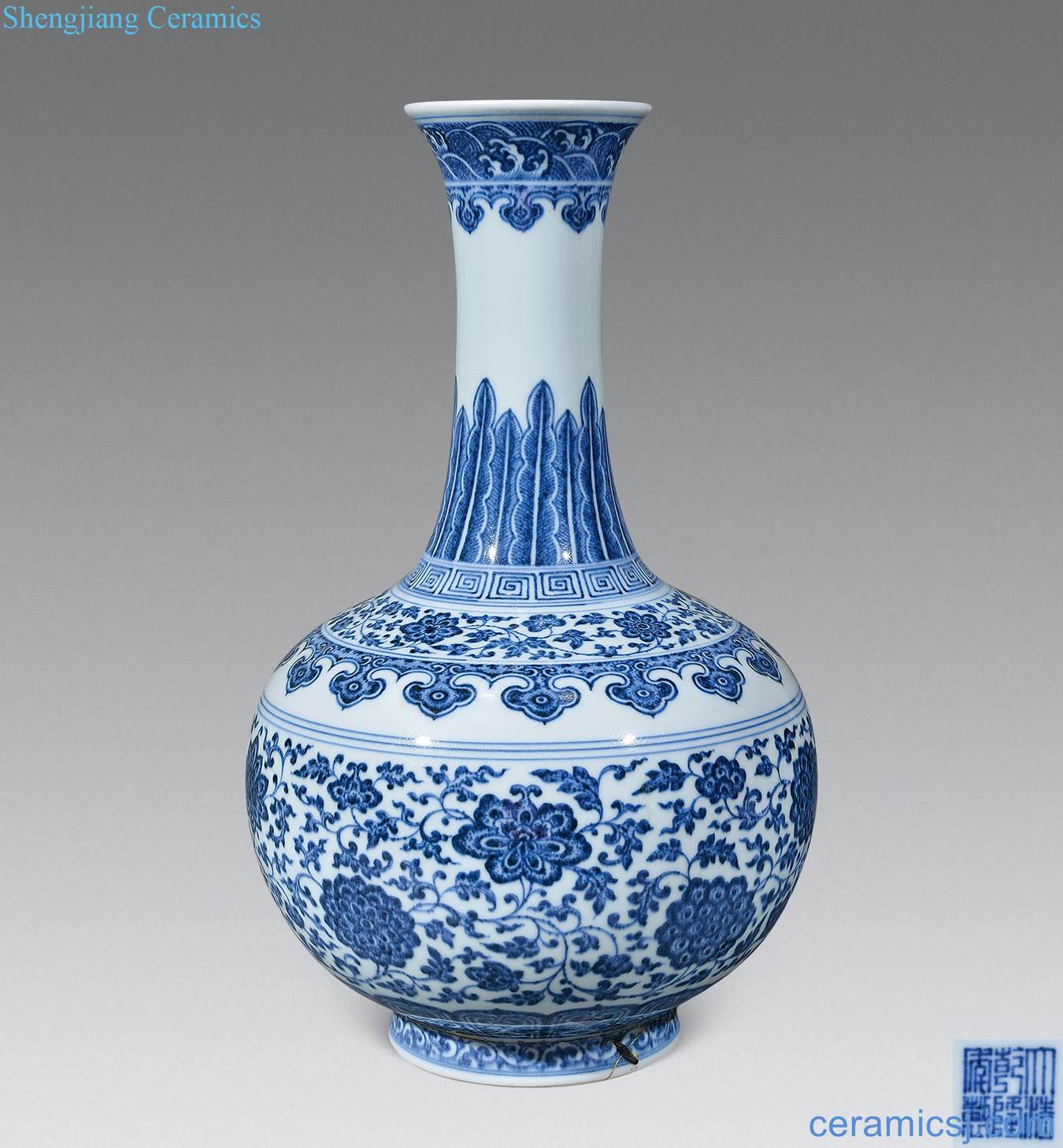 Qing qianlong Blue and white lotus flower design