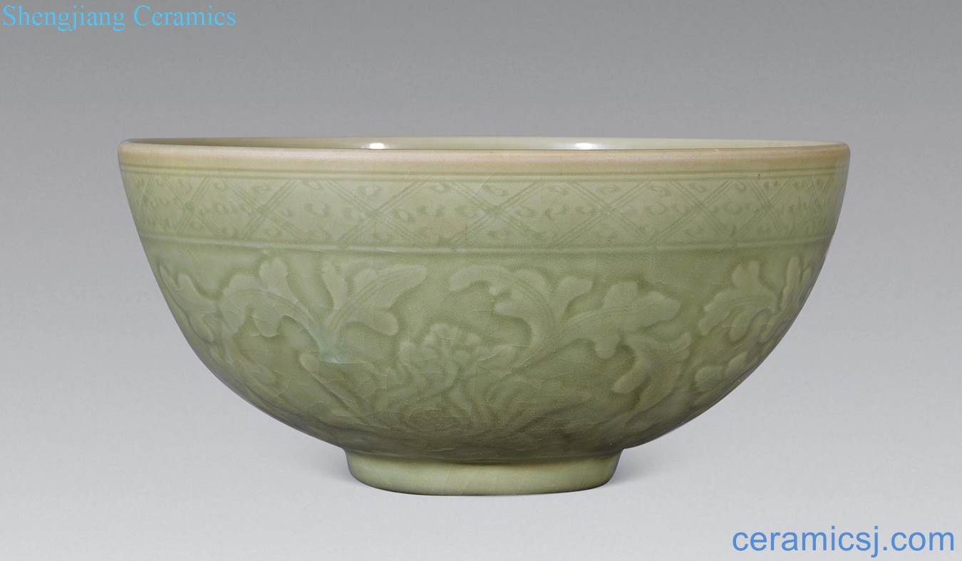 Longquan celadon flower bowl in early Ming dynasty