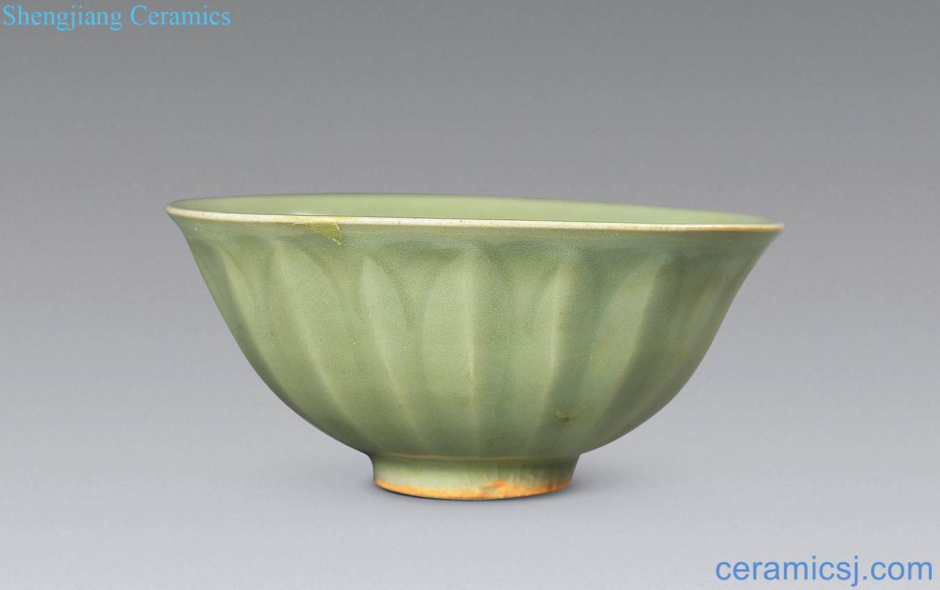 Ming Longquan chrysanthemum petals bowl