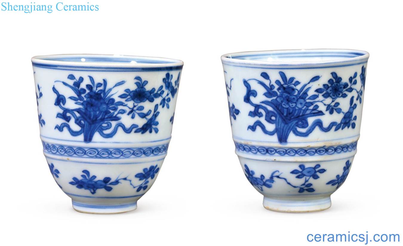 The qing emperor kangxi Blue and white flower bell cup (a)