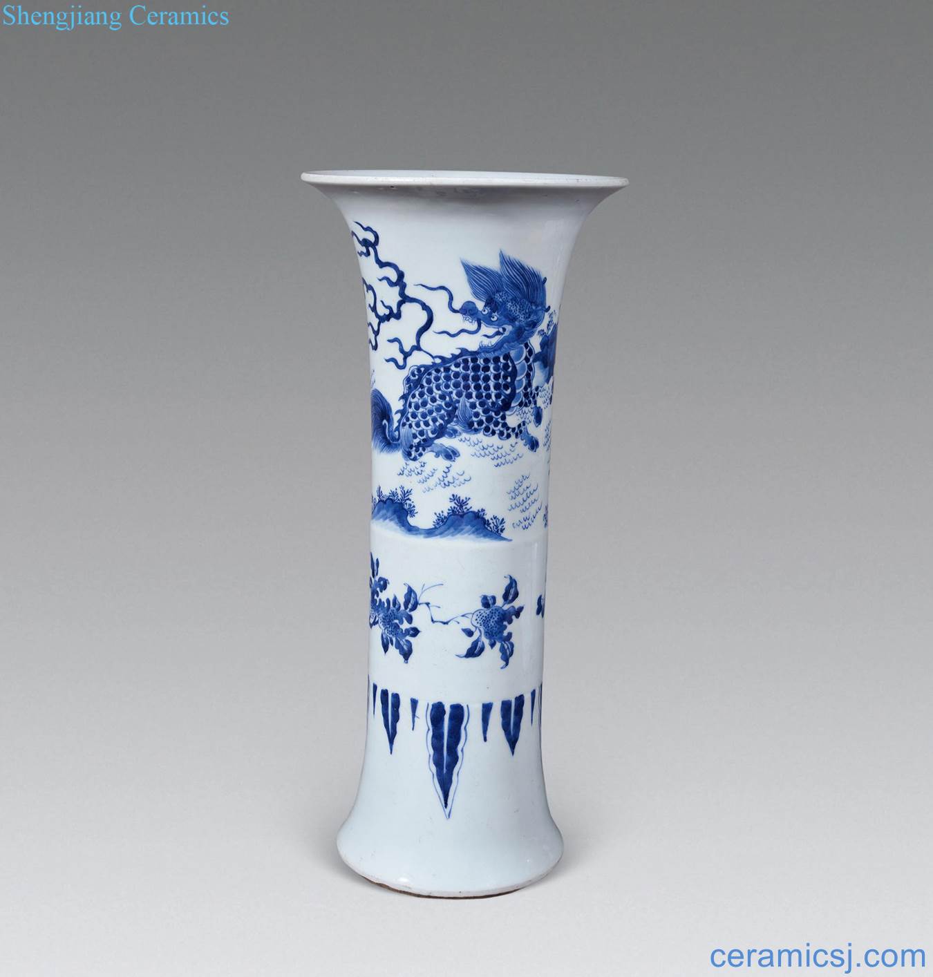 Qing shunzhi Blue and white banana kirin vase with flowers