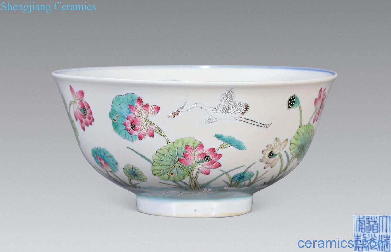 Qing outside light pastel heron blue and white gigolo knit lines in large bowl
