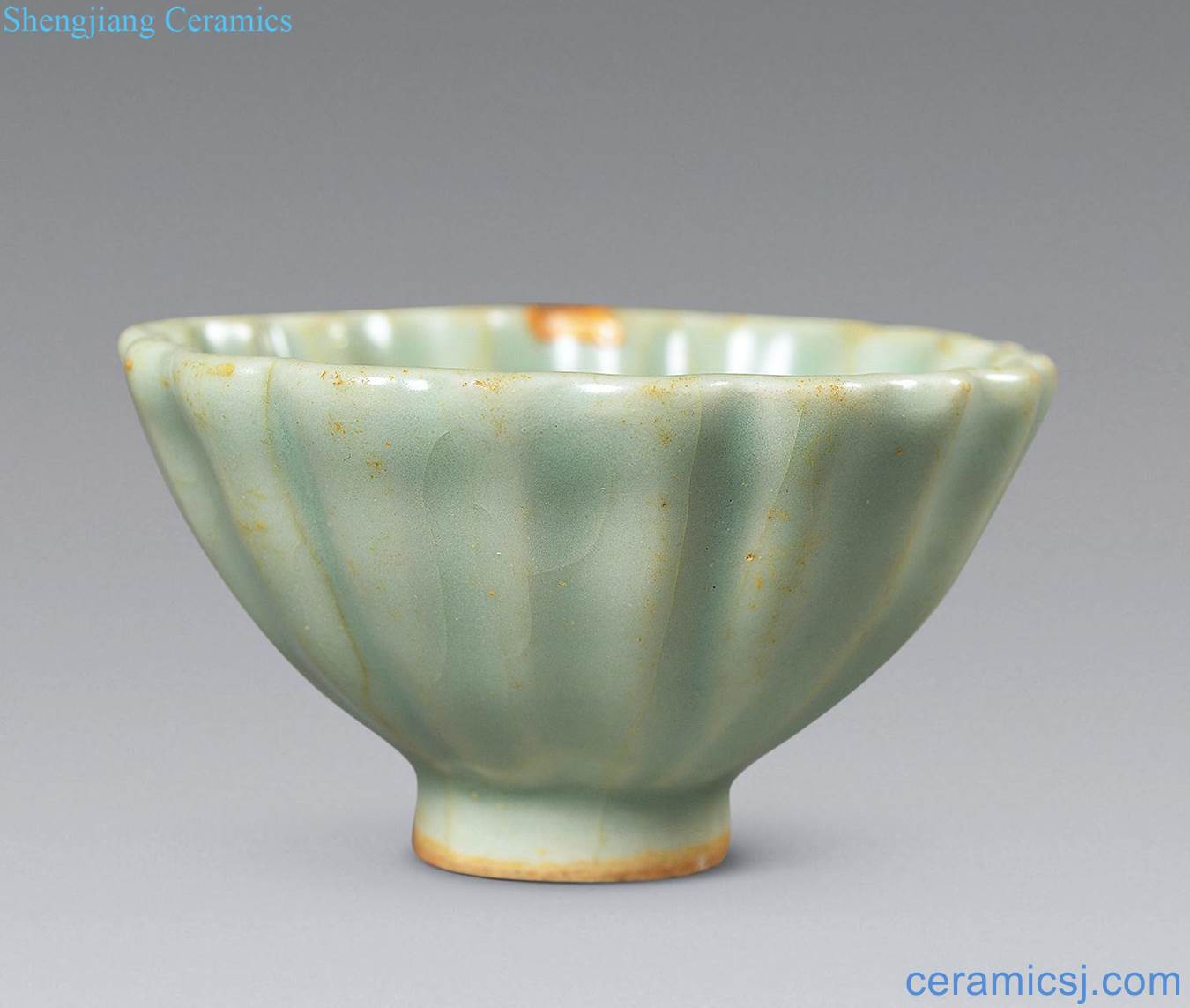 Ming Longquan chrysanthemum petals bowl