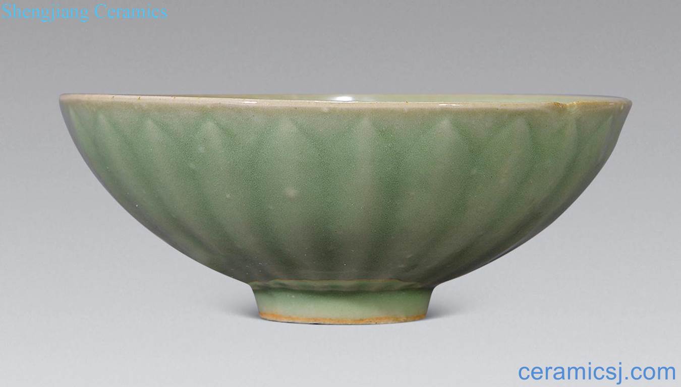 Ming Longquan celadon chrysanthemum petals green-splashed bowls