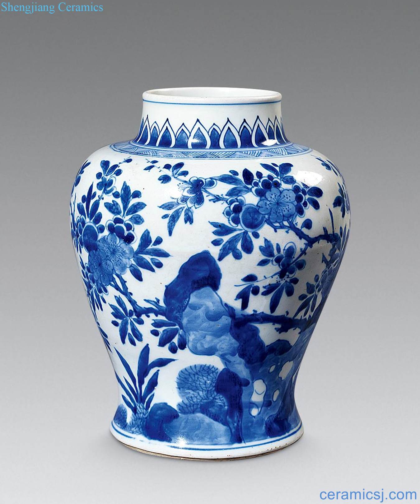 The qing emperor kangxi Blue and white hole stone flower general tank