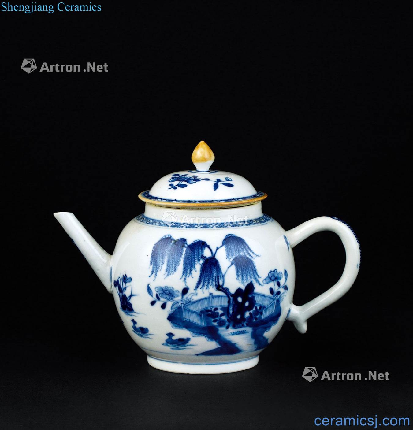 In the qing dynasty (1644 ~ 1911) blue and white landscape floral print teapot