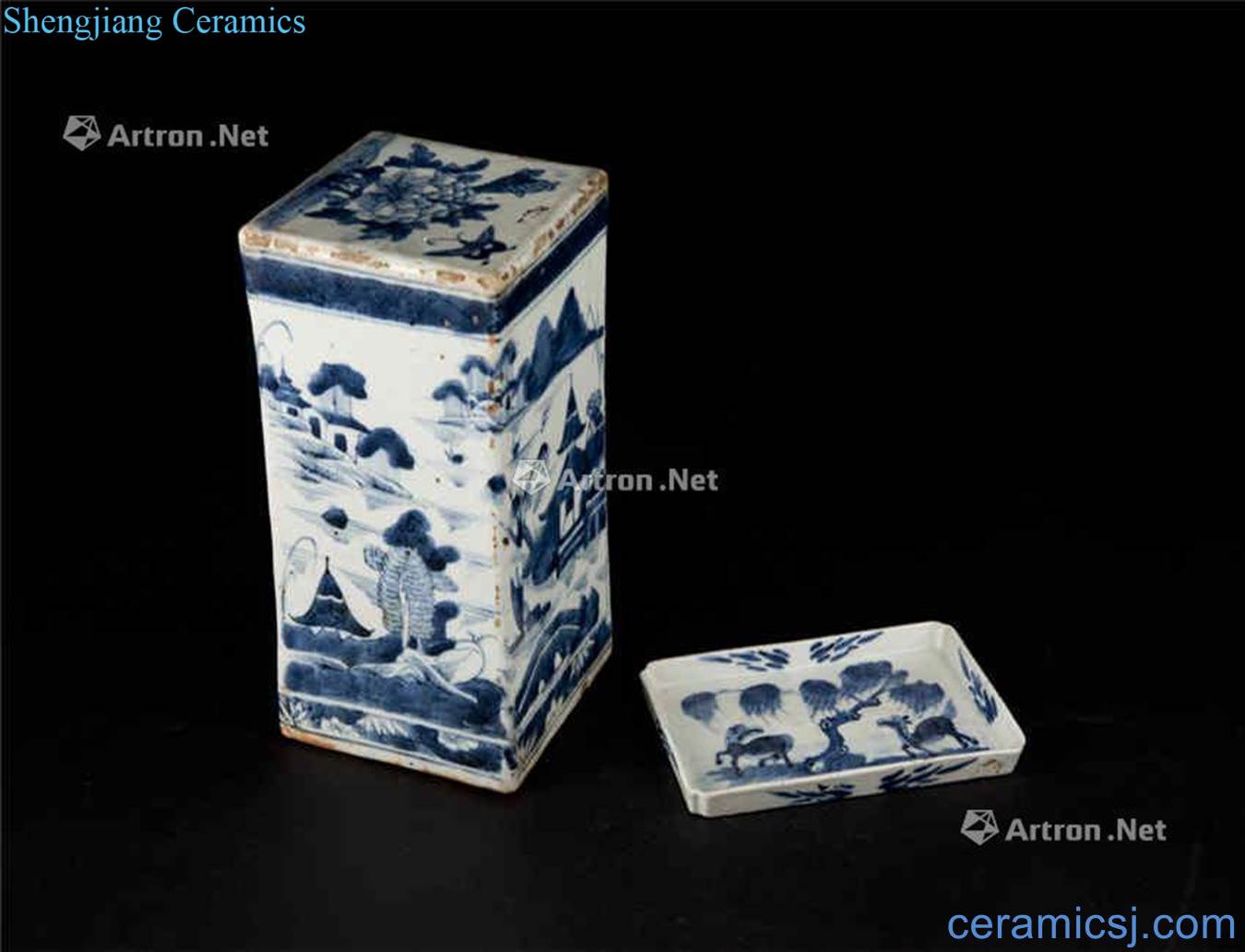 Qing daoguang Blue and white porcelain pillow landscapes Blue and white horse small tray A set of two