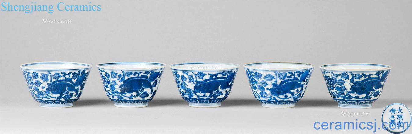 In the Ming dynasty (1368 ~ 1644) blue and white peony lion ZiWen cup (five pieces a set)