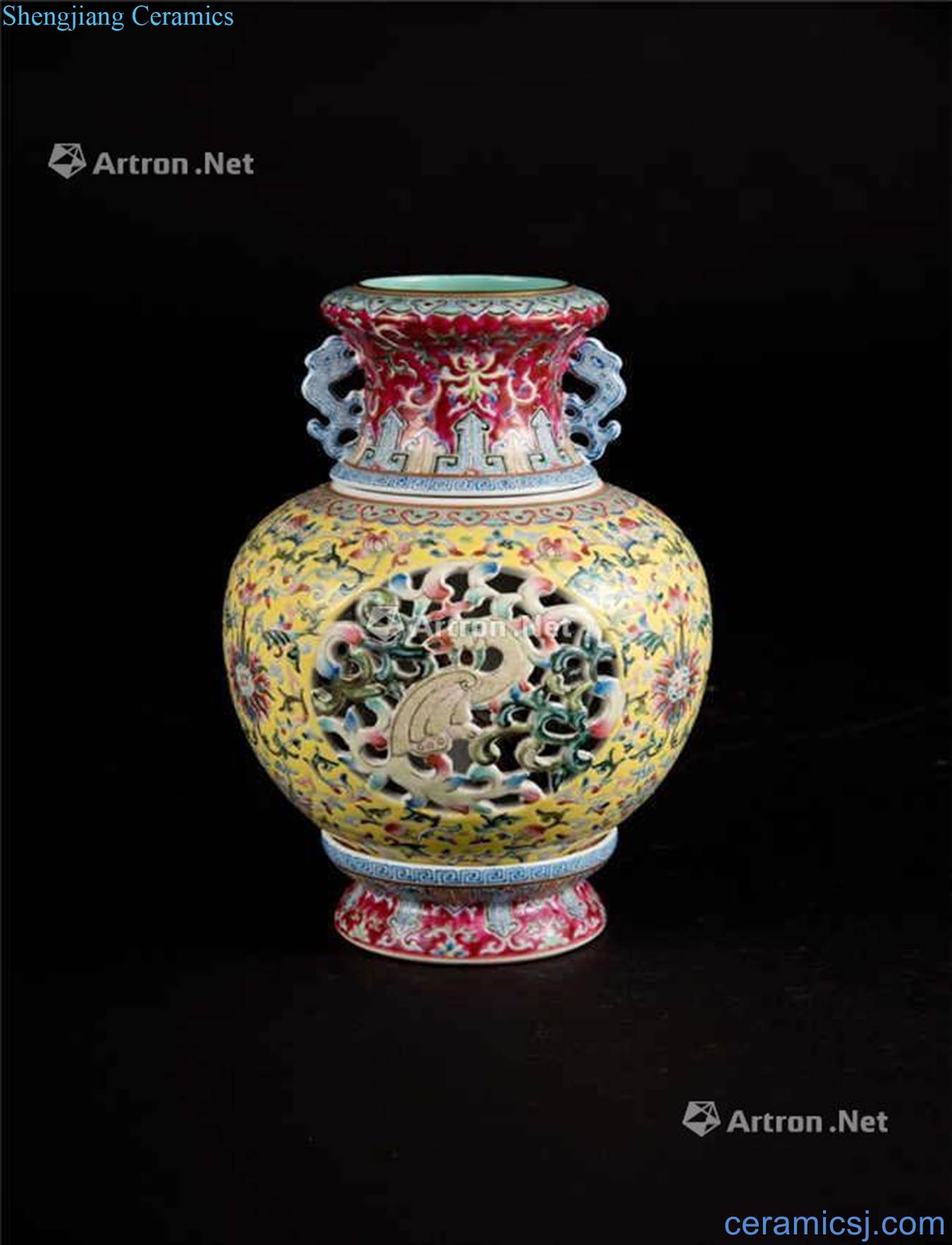 The qing dynasty Pastel yellow bottom heart bottle