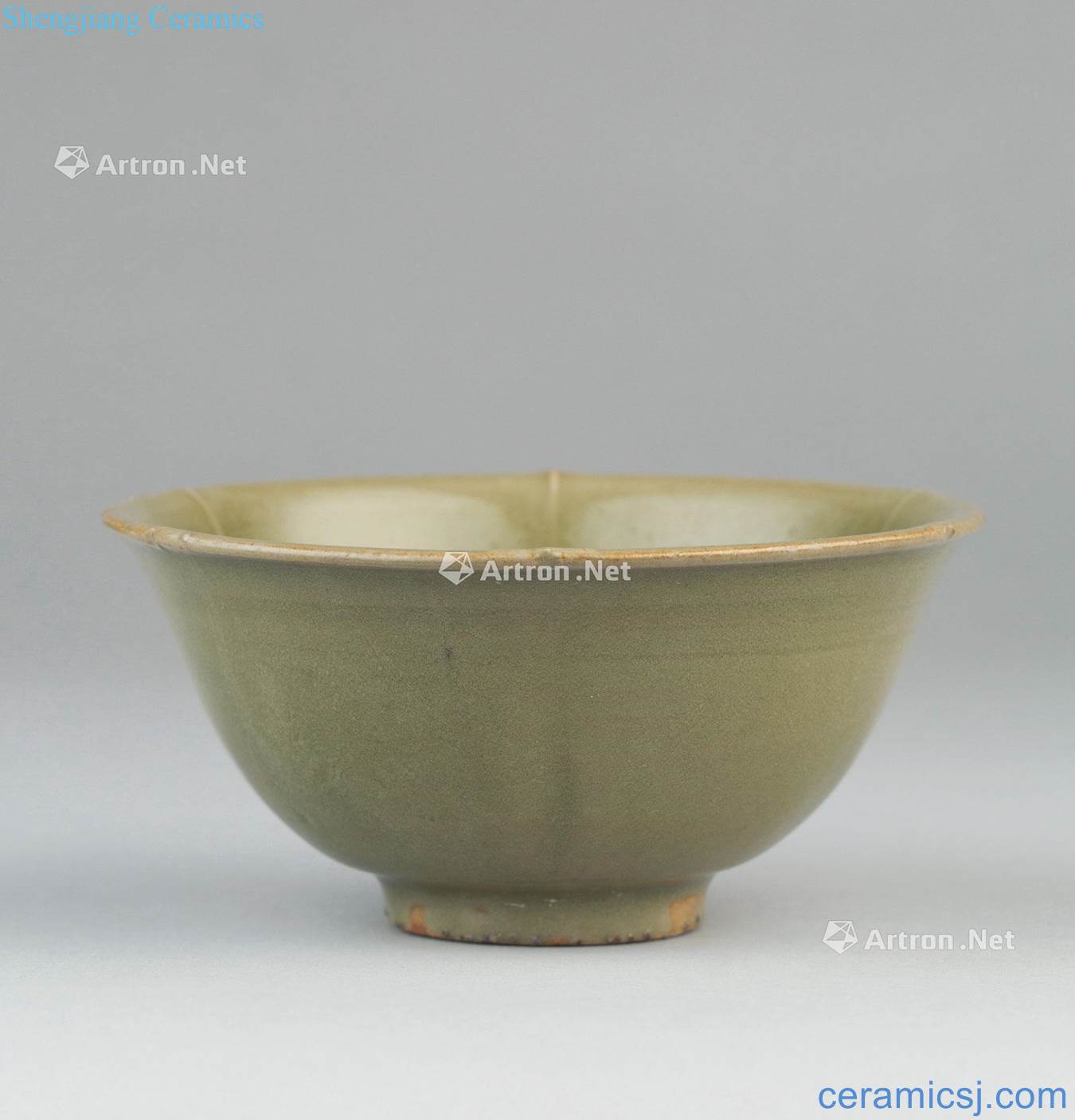 The song dynasty (960 ~ 1279) celadon petals green-splashed bowls
