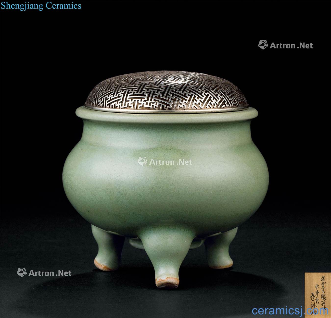 The yuan dynasty (1279 ~ 1368) longquan celadon three-legged incense burner