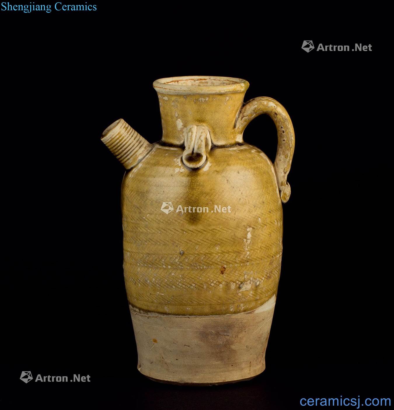 The tang dynasty (618 ~ 907) yellow glaze double ewer