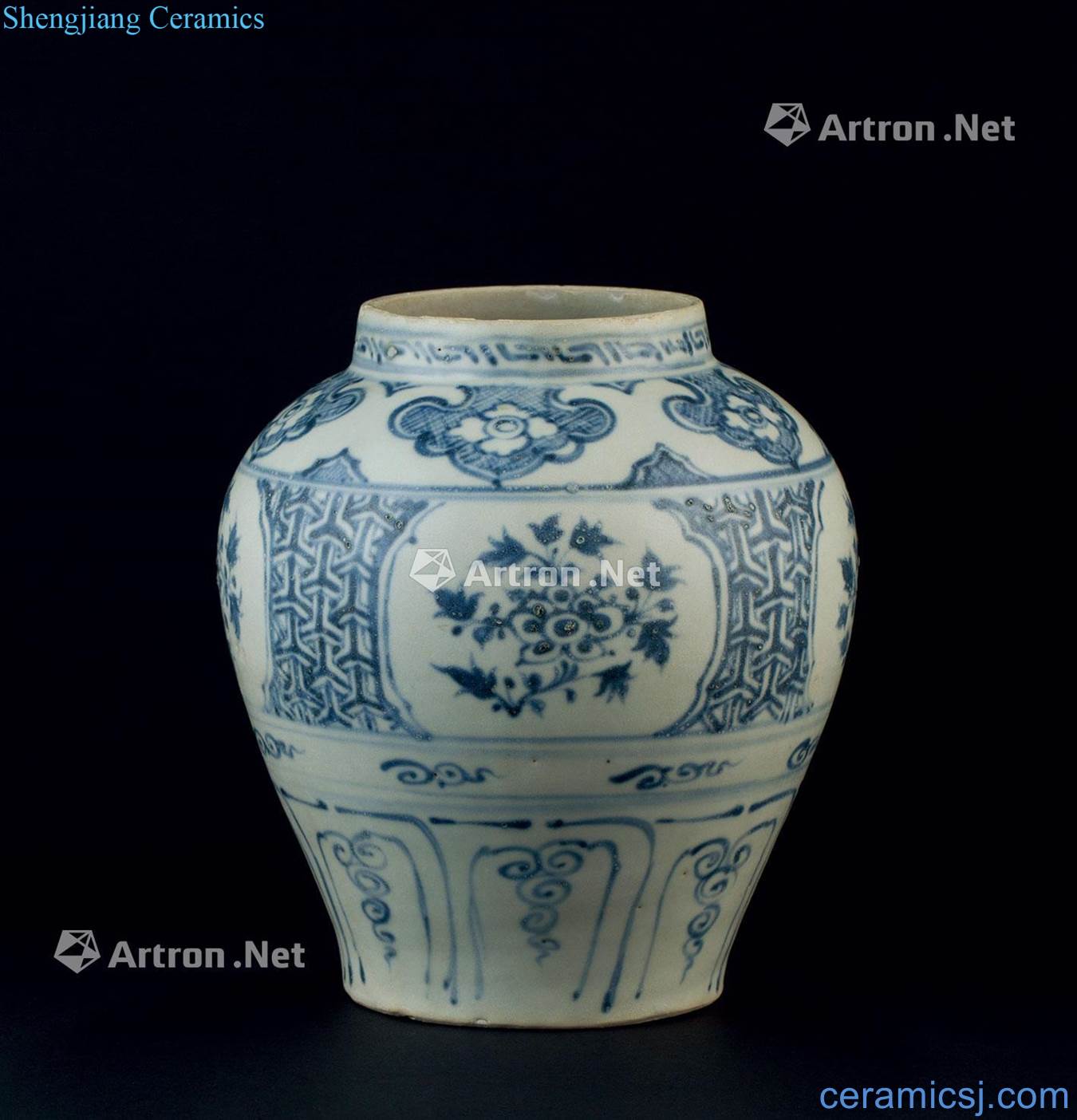 (1368 ~ 1441) in early Ming dynasty blue and white flower grain tank