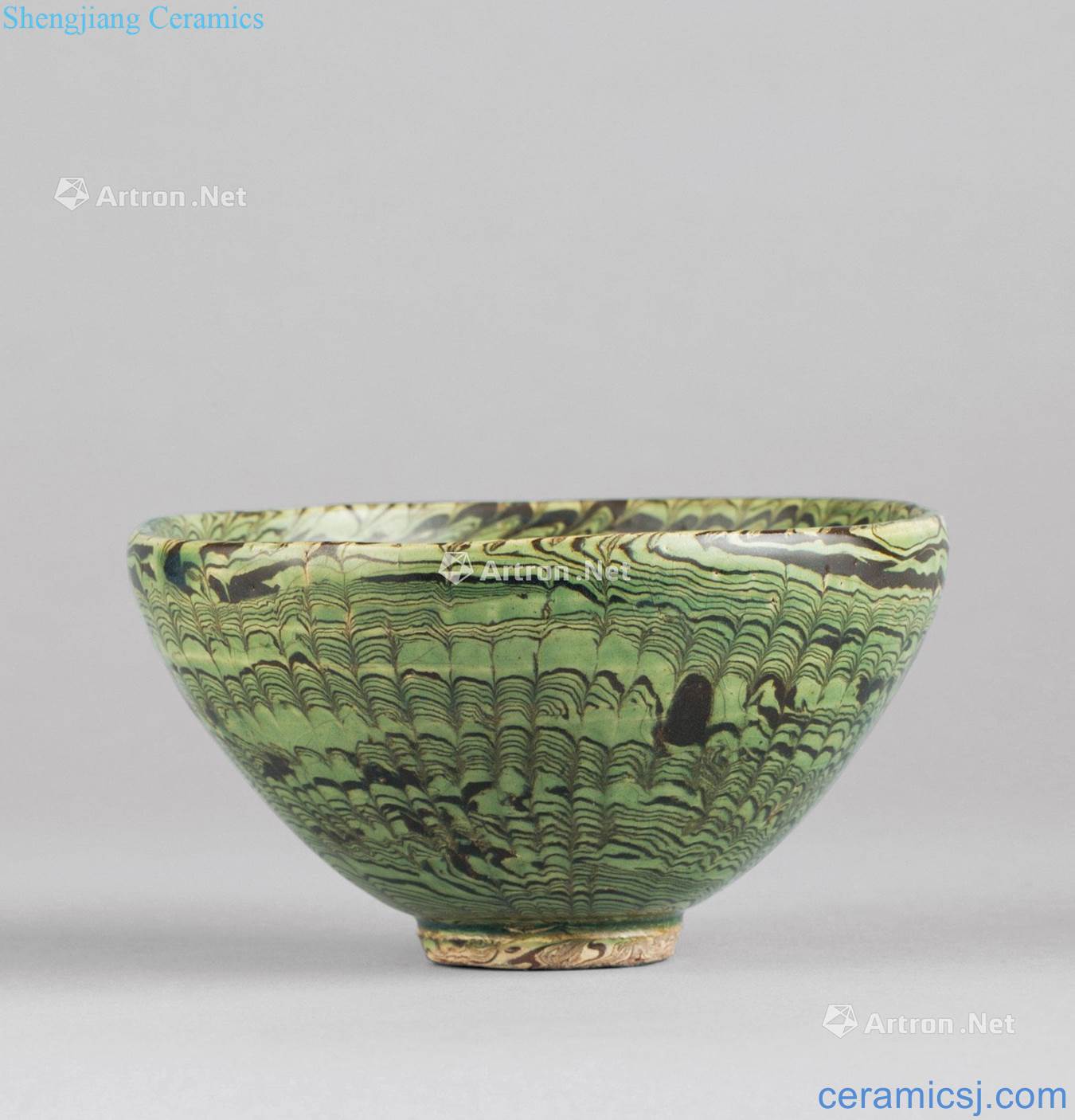 The song dynasty (960 ~ 1279) green glaze twisted placenta bowl