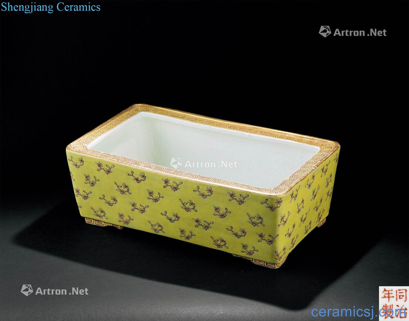 In the qing dynasty (1644 ~ 1911) to pastel yellow flower narcissus basin