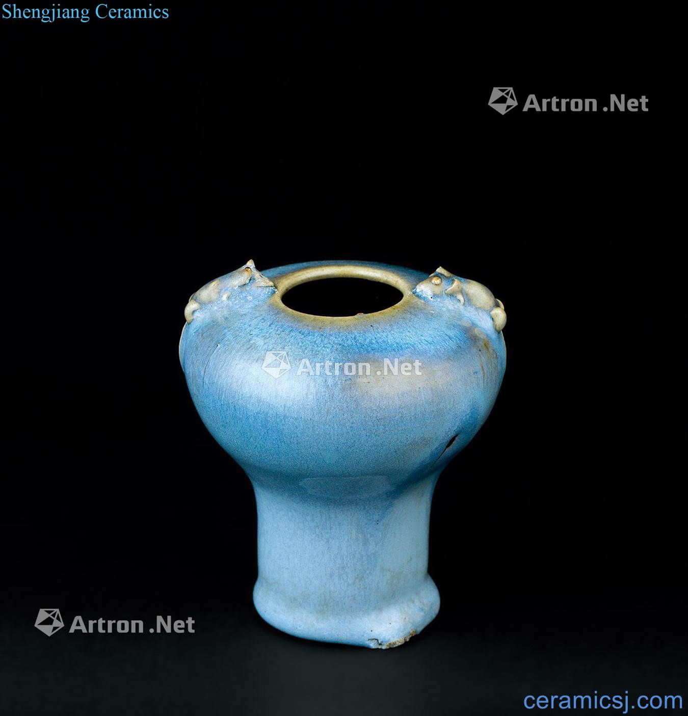 In the Ming dynasty (1368 ~ 1644) appropriate jun glaze mouse ears