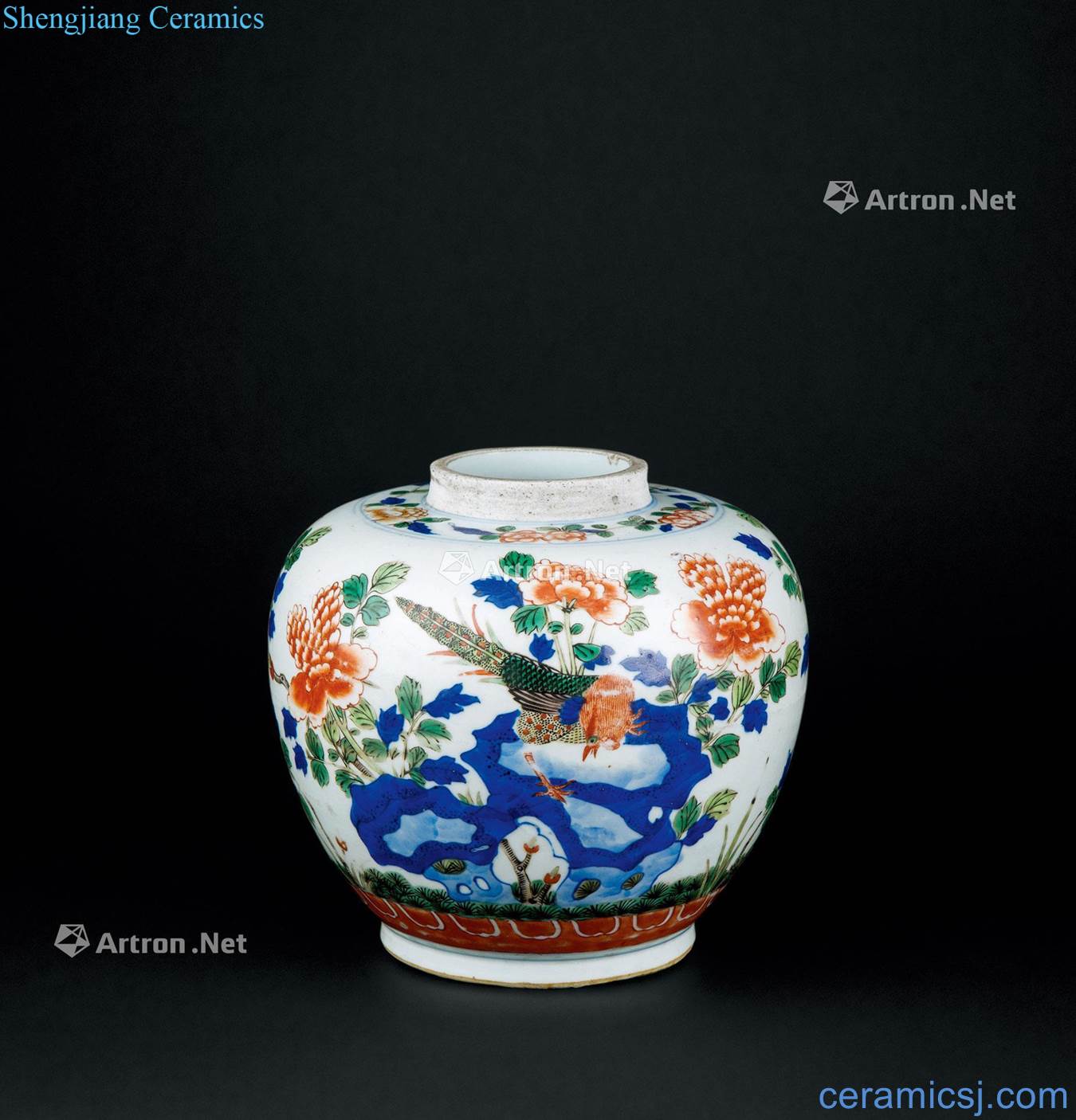 In the qing dynasty (1644 ~ 1911) colorful flowers and birds grain tank