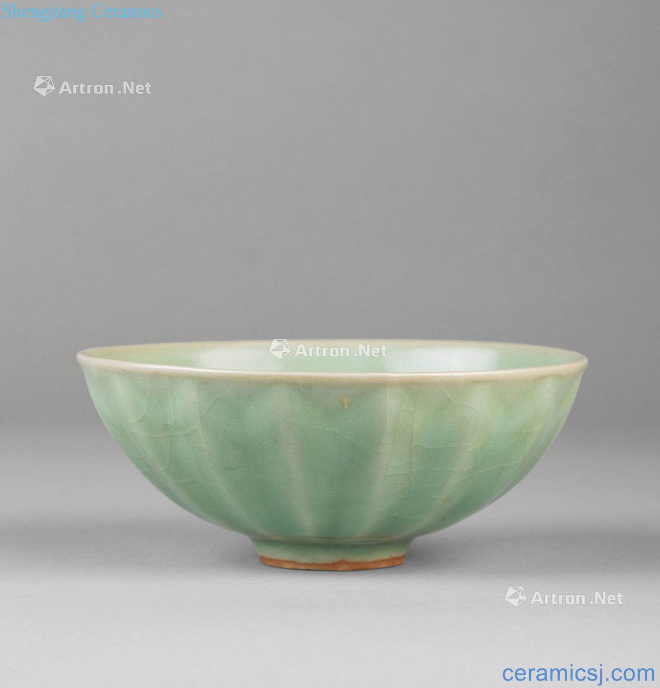 The southern song dynasty (1127 ~ 1279) longquan celadon lotus-shaped bowl