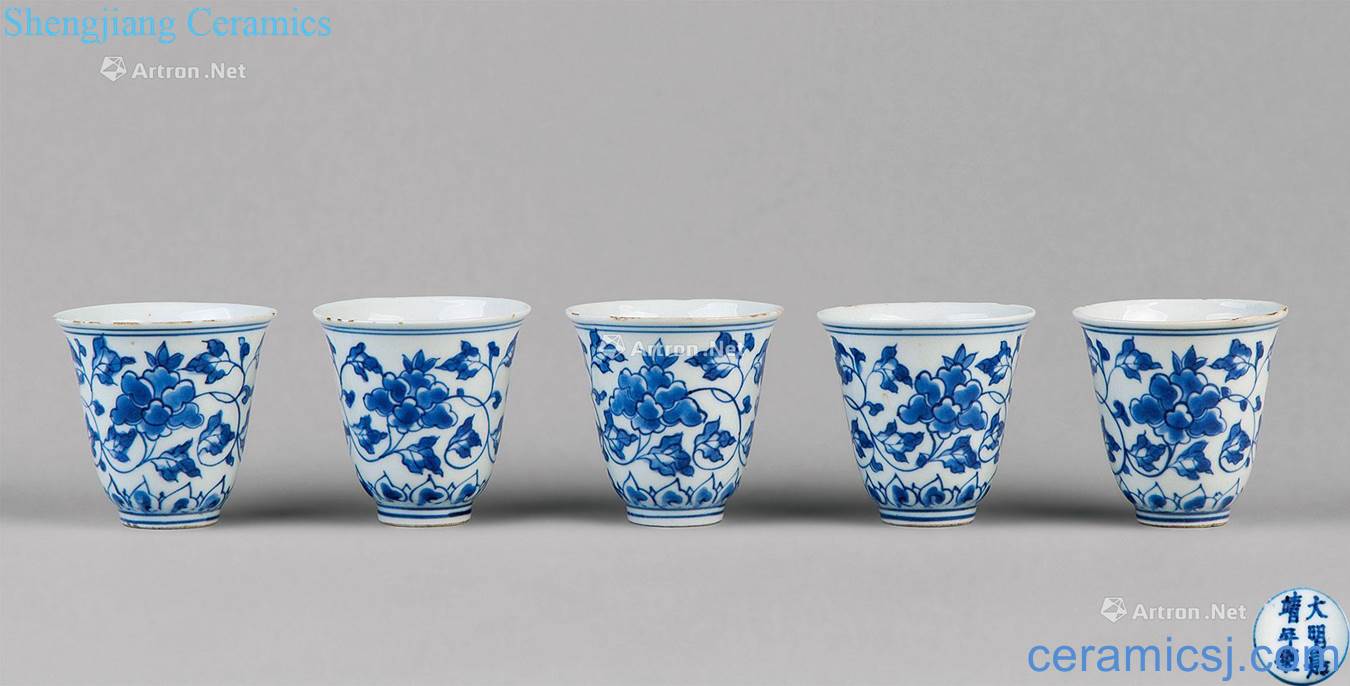 Ming jiajing (1522 ~ 1566) blue and white flower grain cup around branches (five pieces a set)
