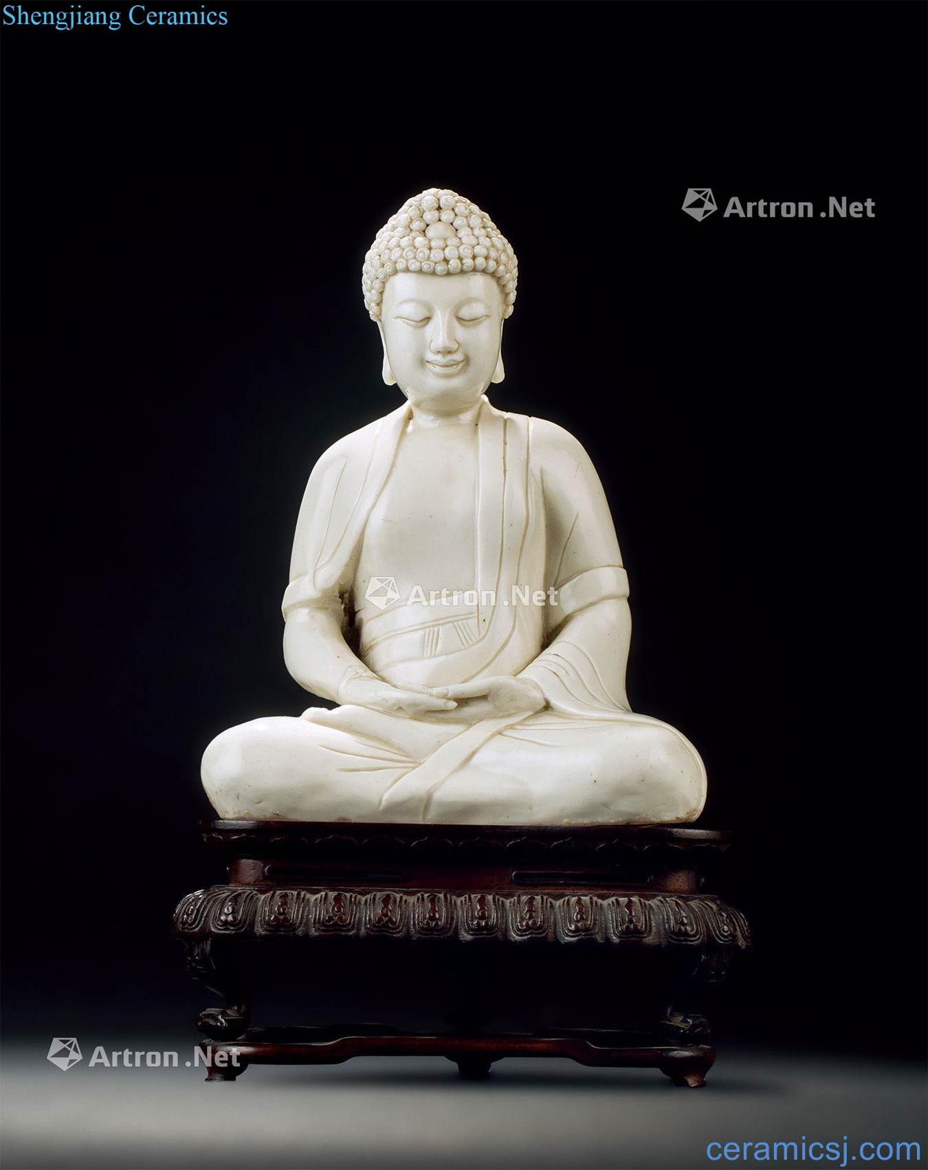 In the Ming dynasty (1368 ~ 1644) dehua kiln like shakyamuni Buddha