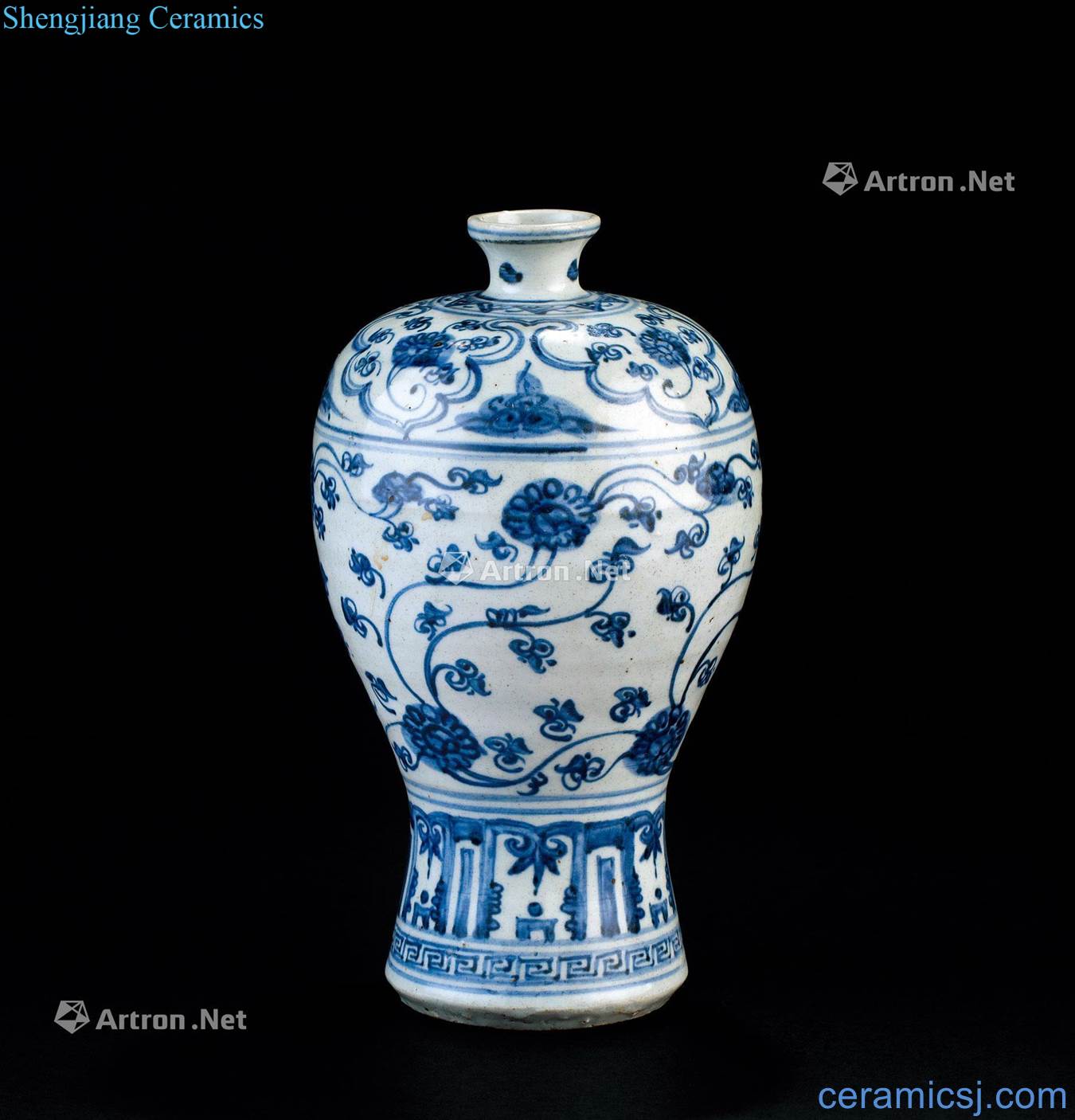 In the Ming dynasty (1368 ~ 1644) blue and white flower grain mei bottle wrapped branches