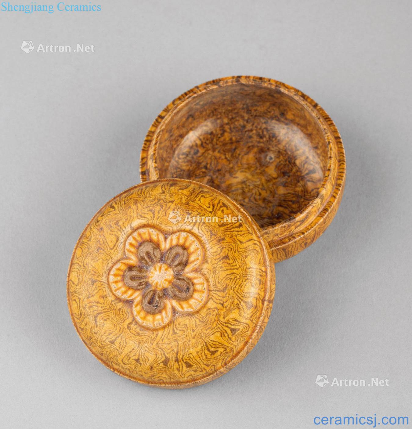 The tang dynasty (618 ~ 907) yellow glaze twisted placenta fragrance box