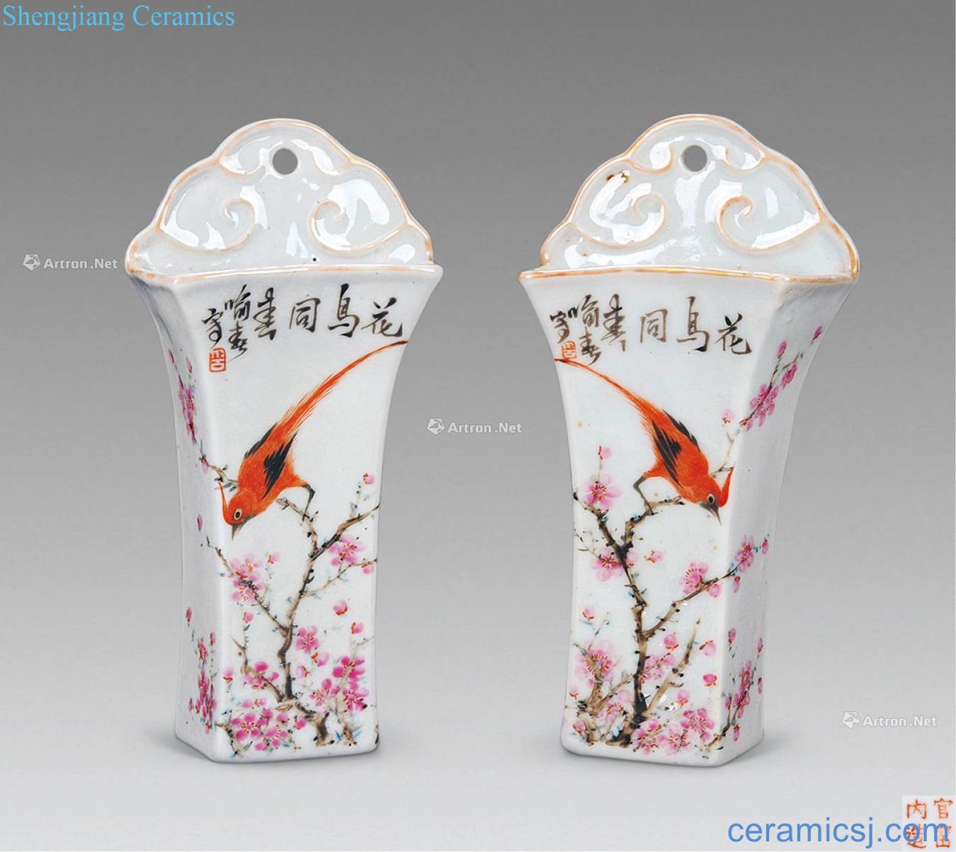 The late qing dynasty YuChun pastel ganoderma lucidum shaped bottle wall (a)